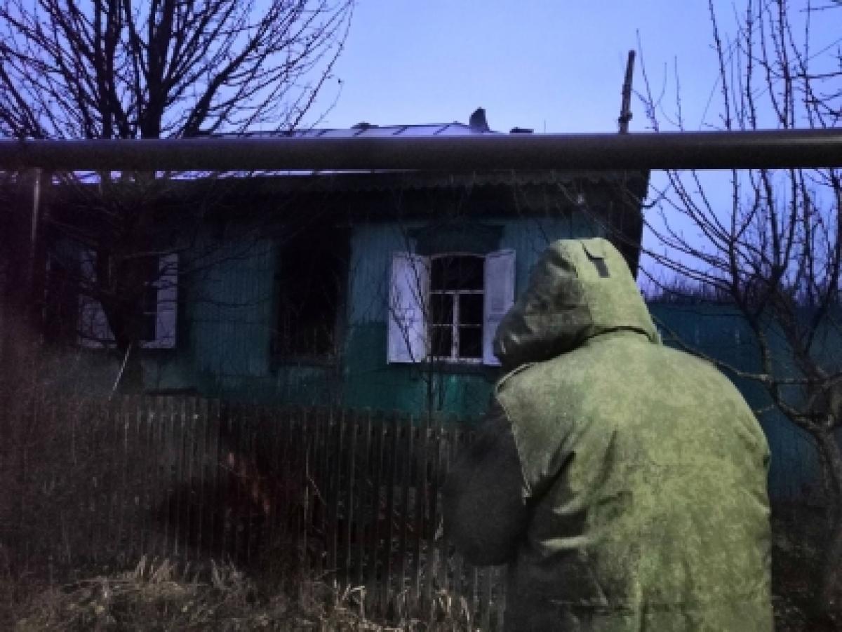 В Саратовской области днем загорелся дом, погиб пенсионер