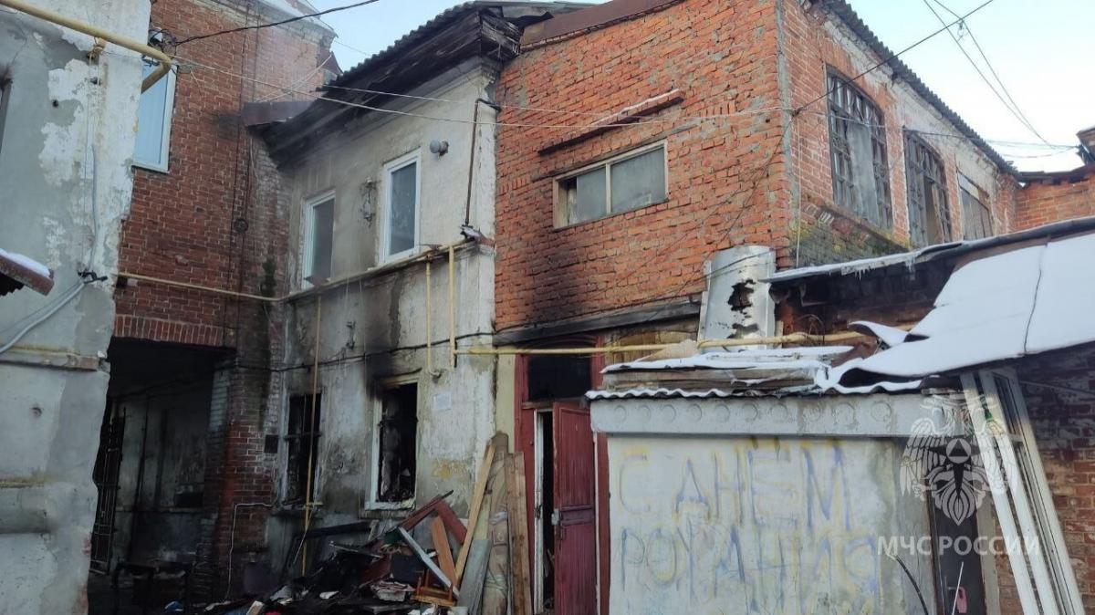 Утром в Саратове горела двухэтажка на Московской