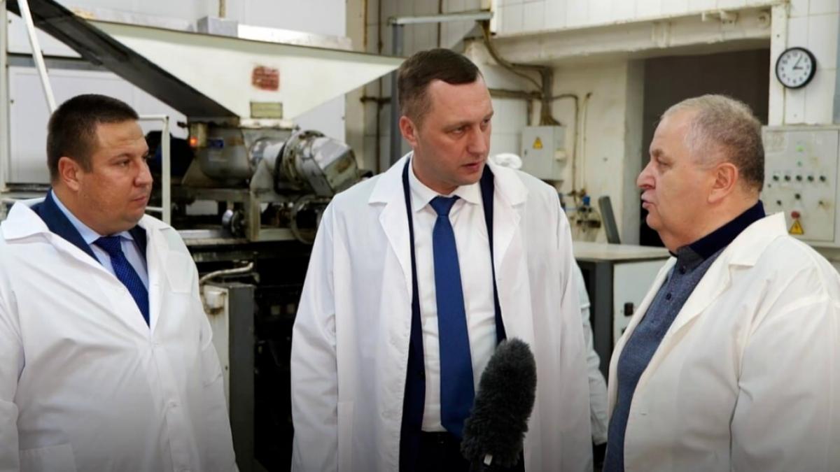 Роман Бусаргин побывал на саратовском предприятии со средней зарплатой более 46 тысяч рублей