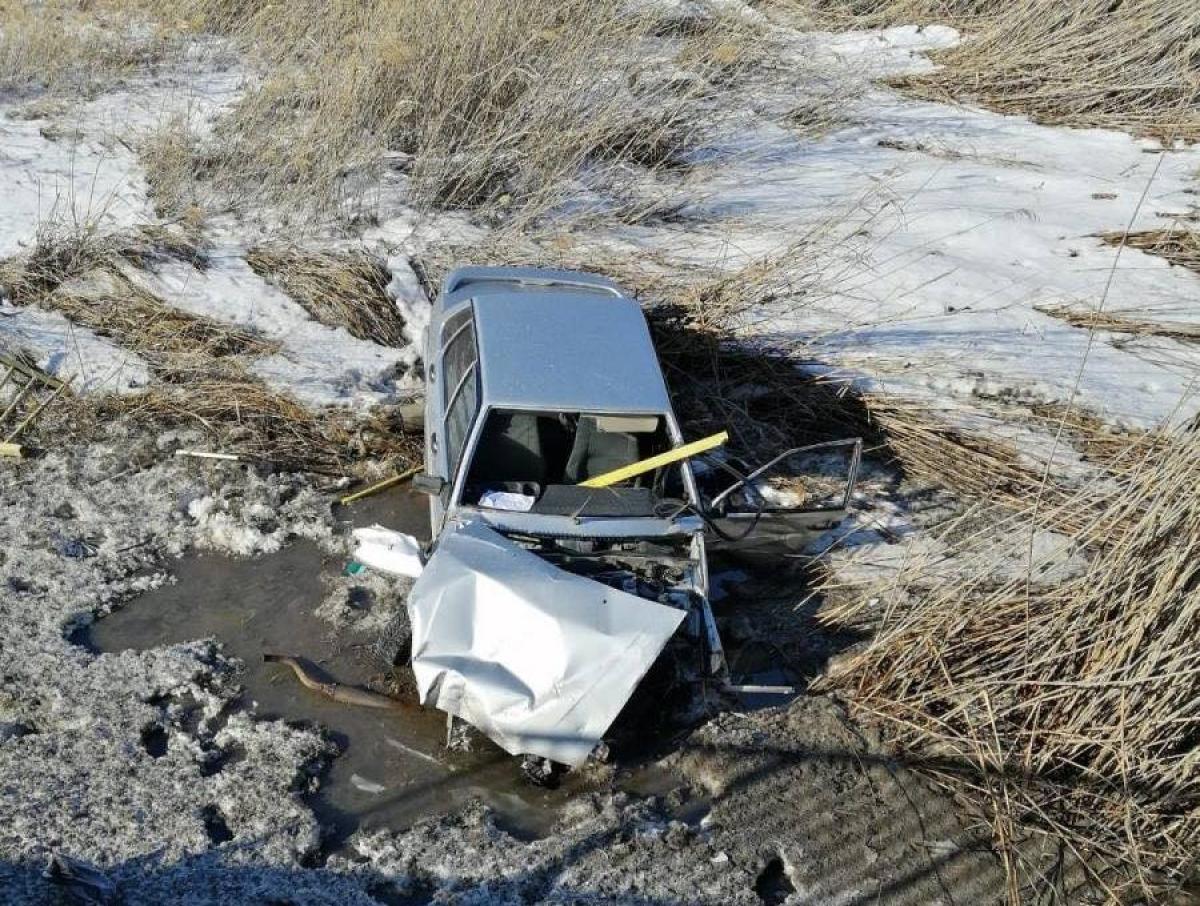 Под Саратовом «ВАЗ» слетел с моста, водитель погиб