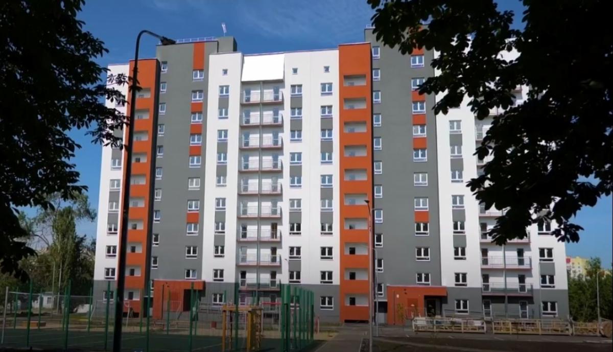 В Саратове достроили дом для переселенцев-аварийников на 138 квартир