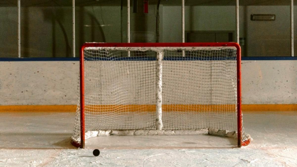 Курганские хоккеисты разгромили саратовский «Кристалл»