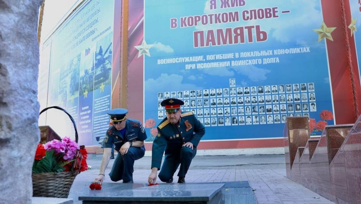 Вячеслав Калинин возложил цветы к мемориалу «Воину-интернационалисту»