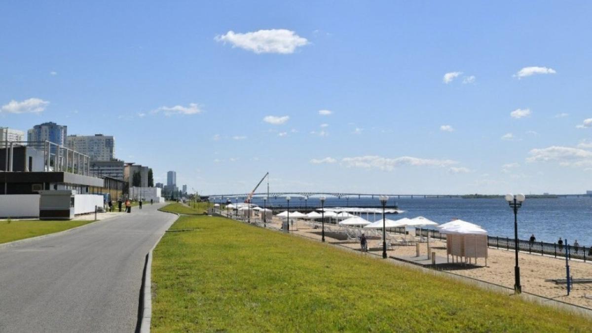 Власти Саратова объявили об открытии купального сезона на городском пляже
