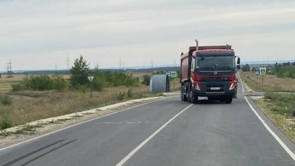 В Вольском районе фура наехала на пешехода