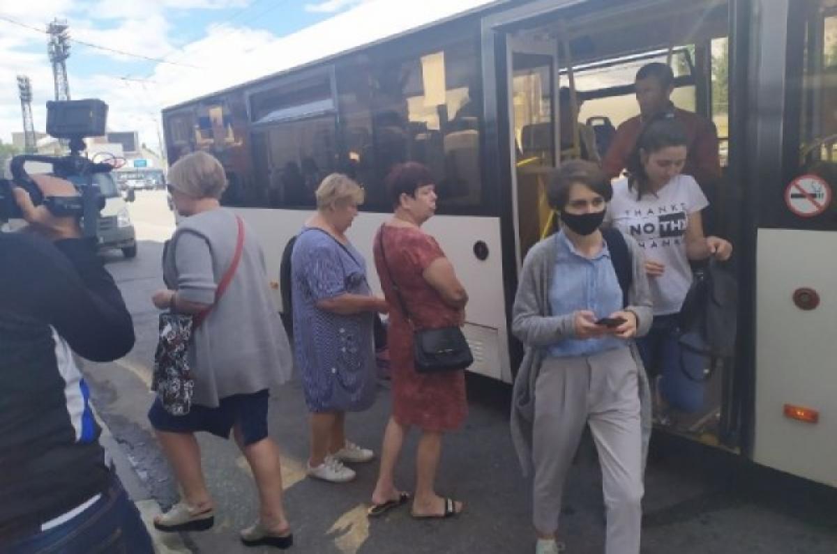Пожилые саратовцы и женщины с детьми не соблюдают масочный режим в общественном транспорте
