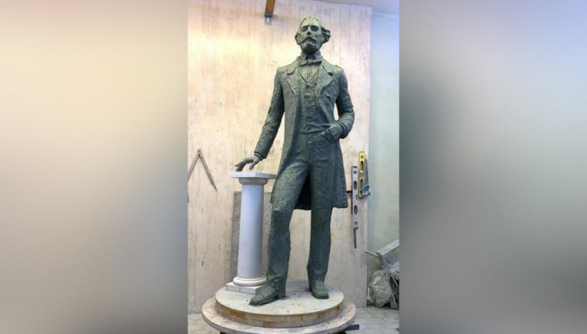 Скульптор показал изготовление памятника Боголюбову для Саратова 