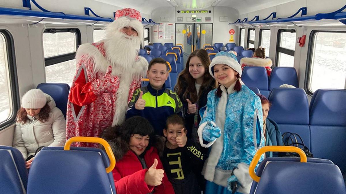 Профориентационную экскурсию для школьников провели саратовские железнодорожники