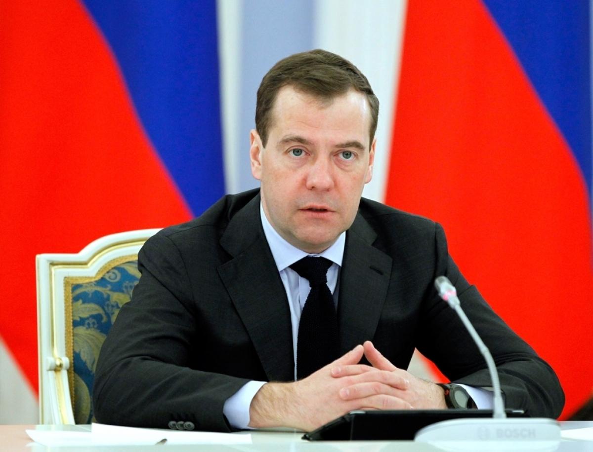 «Сокращать на час, на два, на три»: Медведев о ступенчатом переходе к четырехдневной рабочей неделе