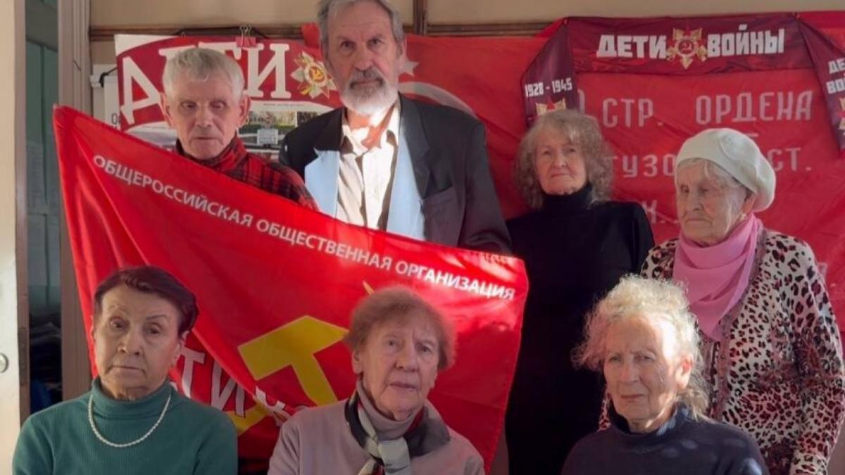 Саратовцы заявили о порче стел пионерам-героям в парке «Территория детства»