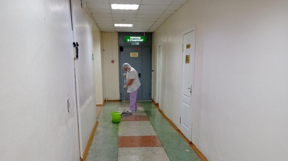 «По 5 врачей в кабинете без кислорода!»: жители Энгельса пожаловались на поликлинику – Минздрав ответил