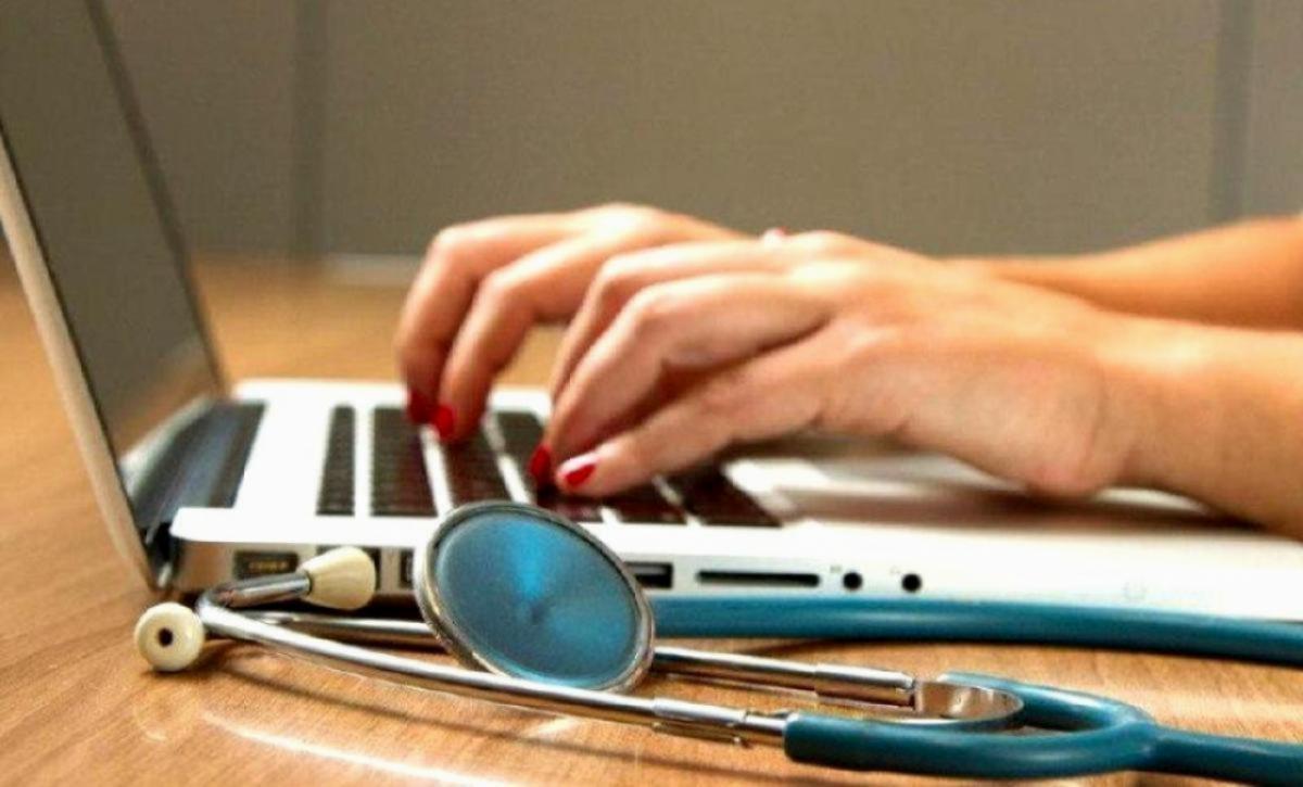 Саратовцам рассказали об изменениях в графике работы медучреждений на праздниках