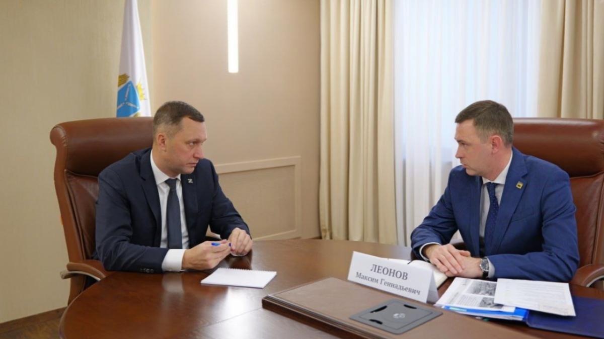 Бусаргин и Леонов обсудили развитие инфраструктуры Энгельсского района
