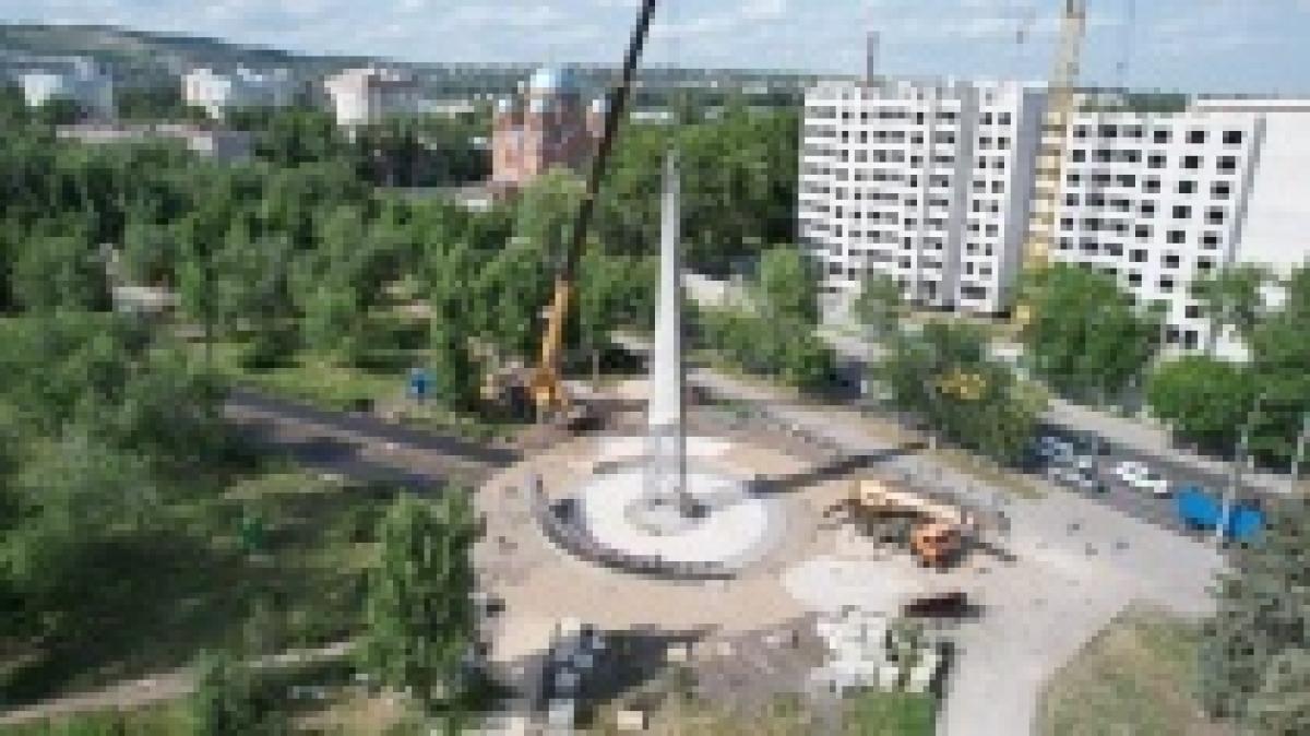 В Саратове установили стелу «Город трудовой доблести» высотой 30 метров