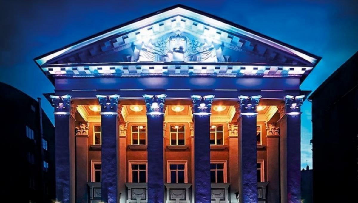 Названы зарплаты сотрудников Саратовской филармонии им. Шнитке