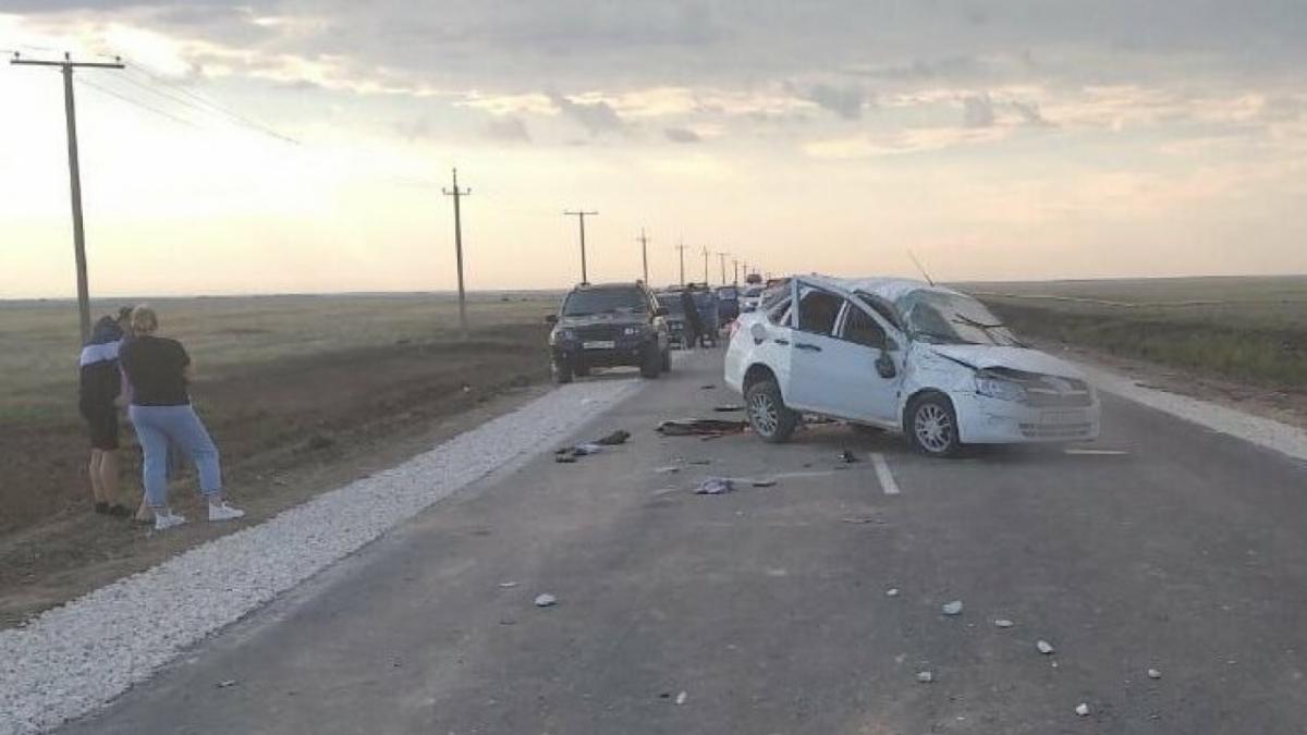 В Балаковском районе погиб водитель перевернувшейся «Лады Гранты»