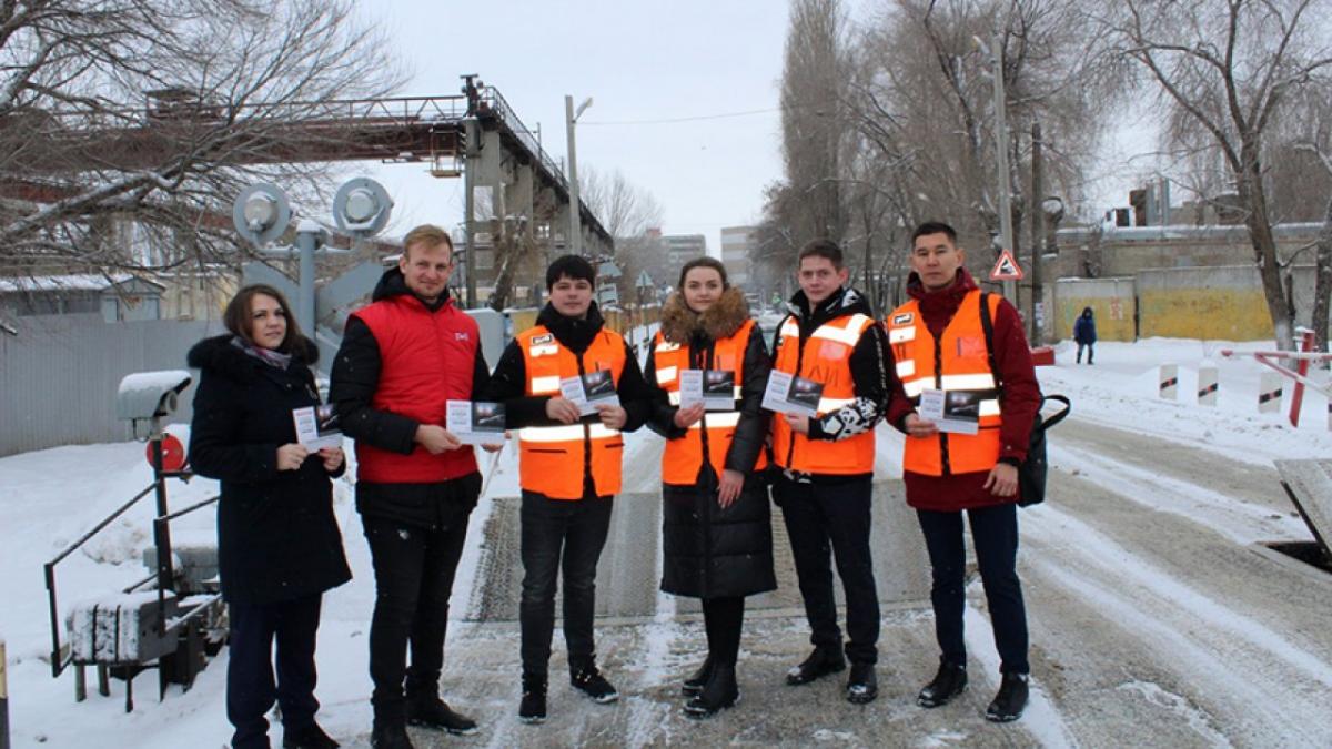 Саратовским водителям напомнили о правилах пересечения железнодорожных переездов