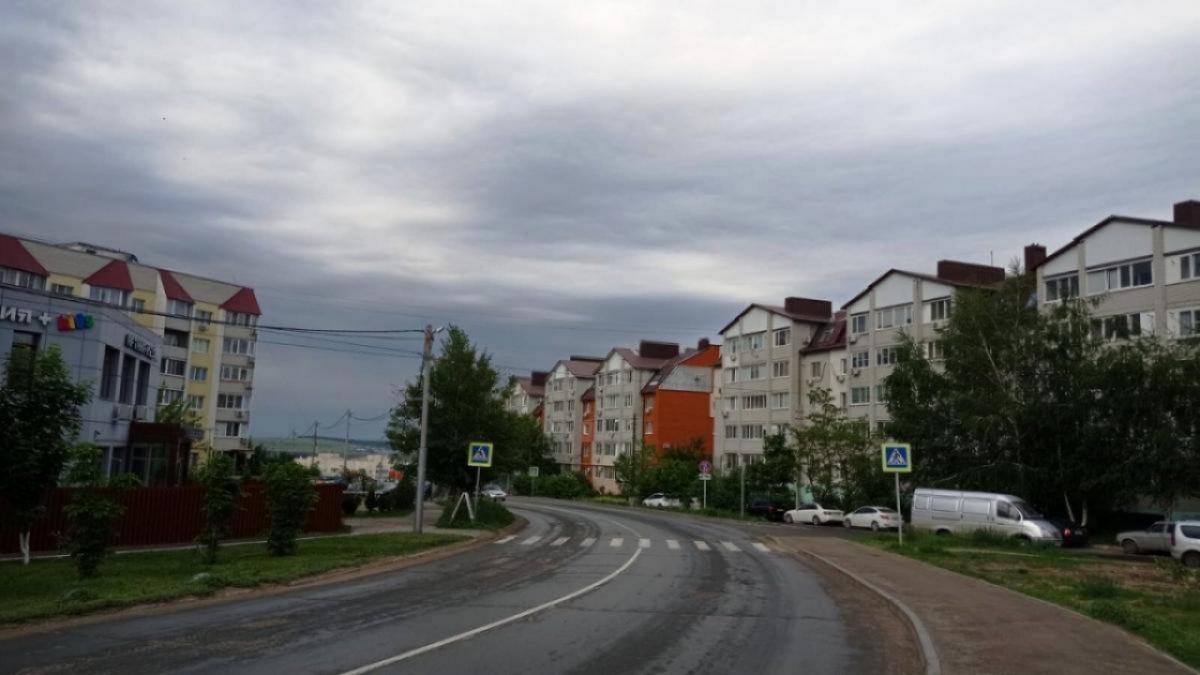 Асфальт висит в воздухе: в Юбилейном не советуют парковаться у «Квадро»