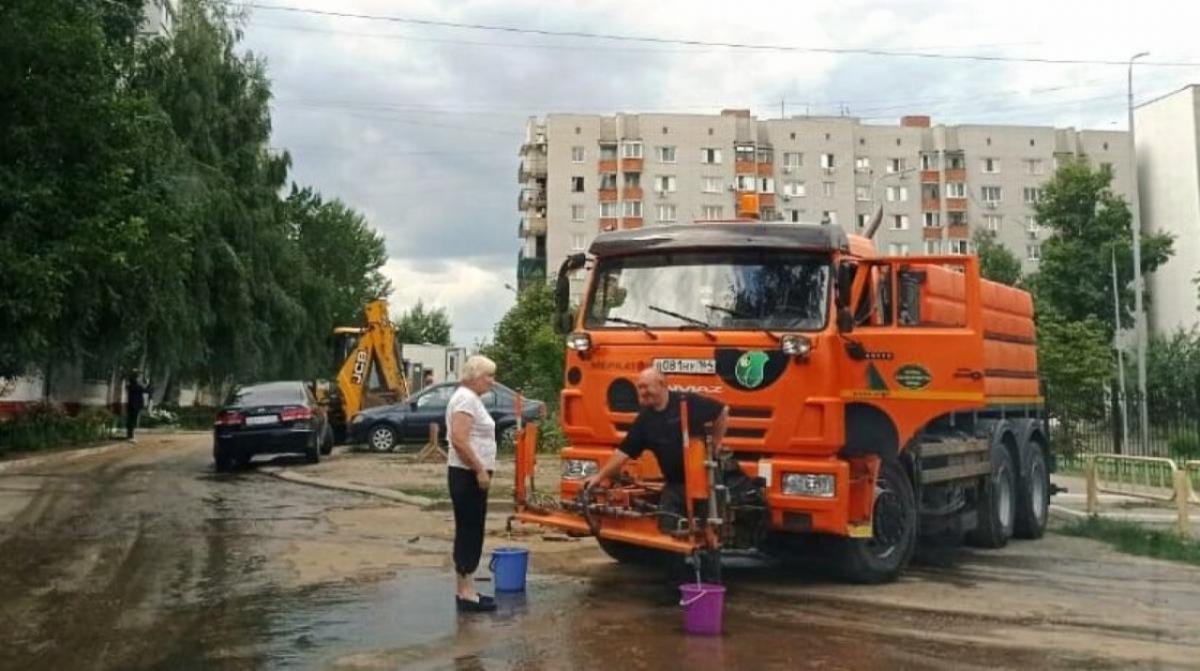 Стало известно время и адреса подвоза воды в Саратове