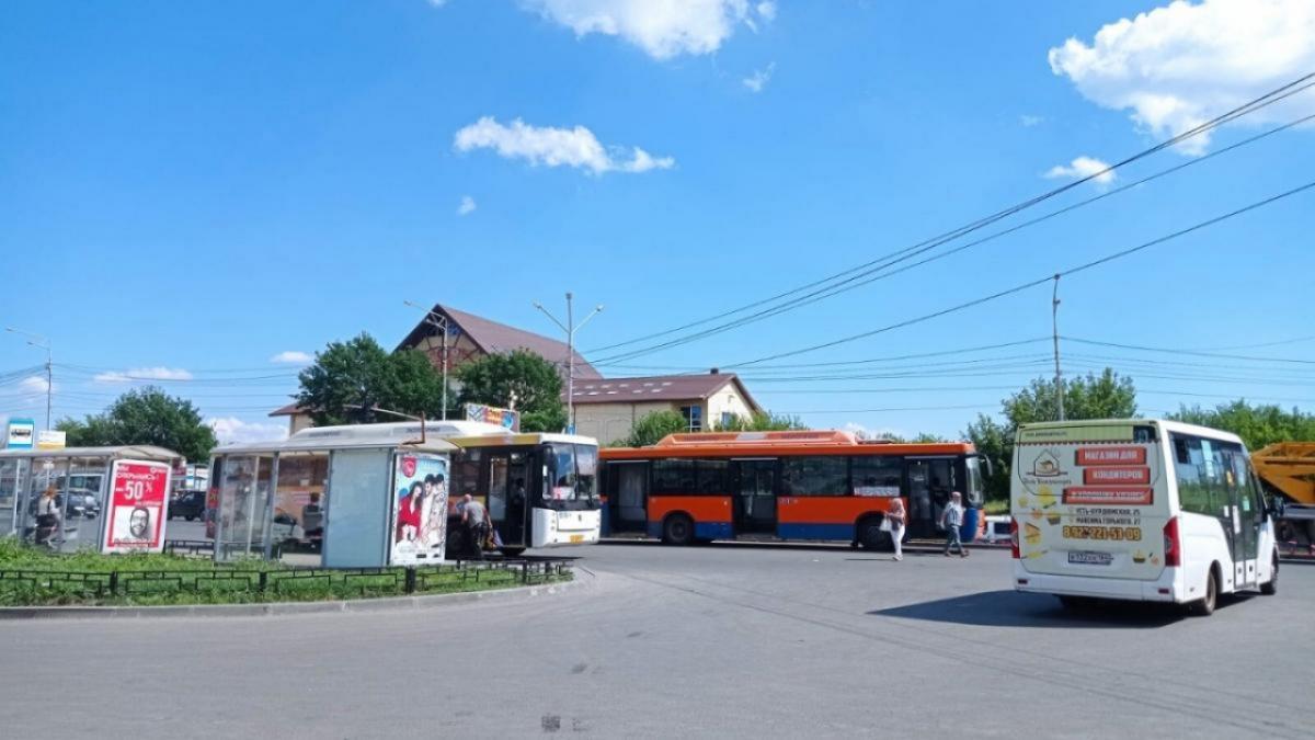 Термометры в салонах автобусов Саратова показали +30