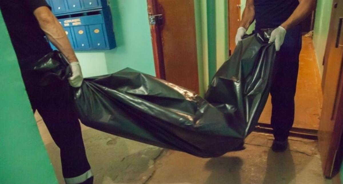 В энгельсском общежитии нашли окровавленный труп молодого мужчины