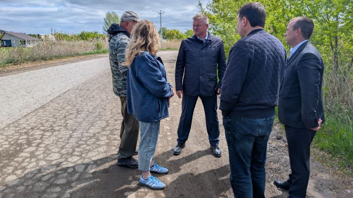 Исаев объявил о планах отремонтировать дорогу к селу Широкий Буерак