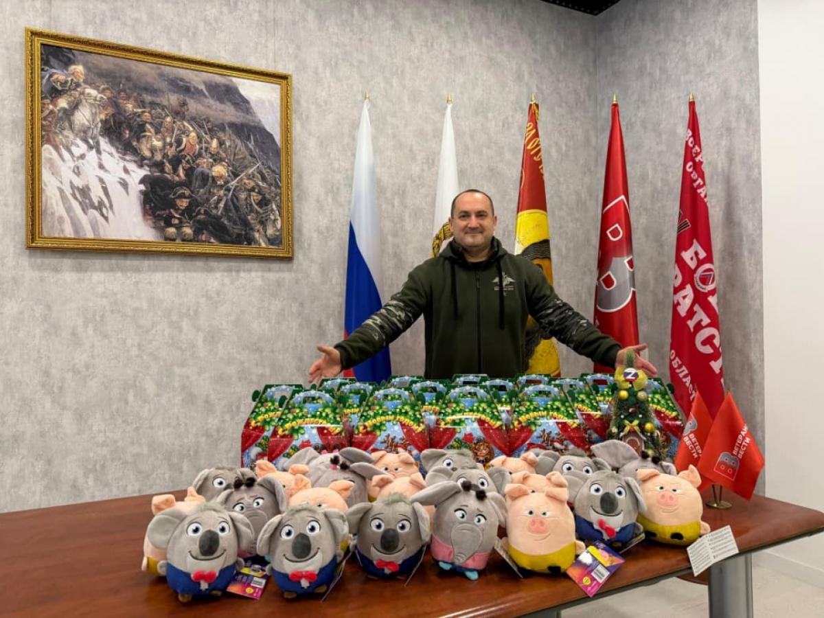 Калинин передал подарки к Новому году и Рождеству в саратовский Дом ребенка