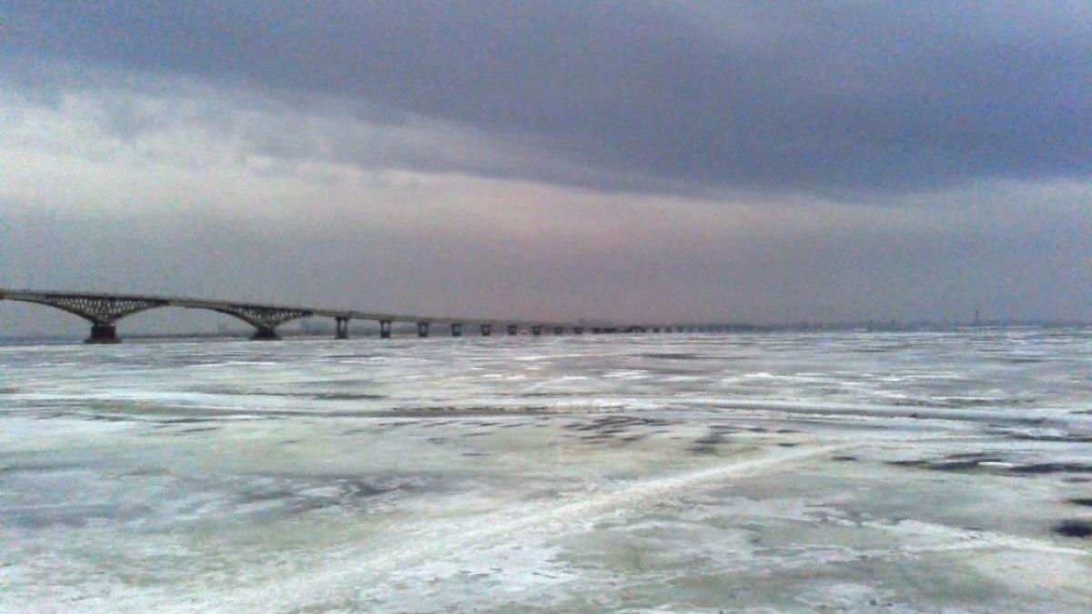 В Саратовской области паводок затопил мост на реке Терса