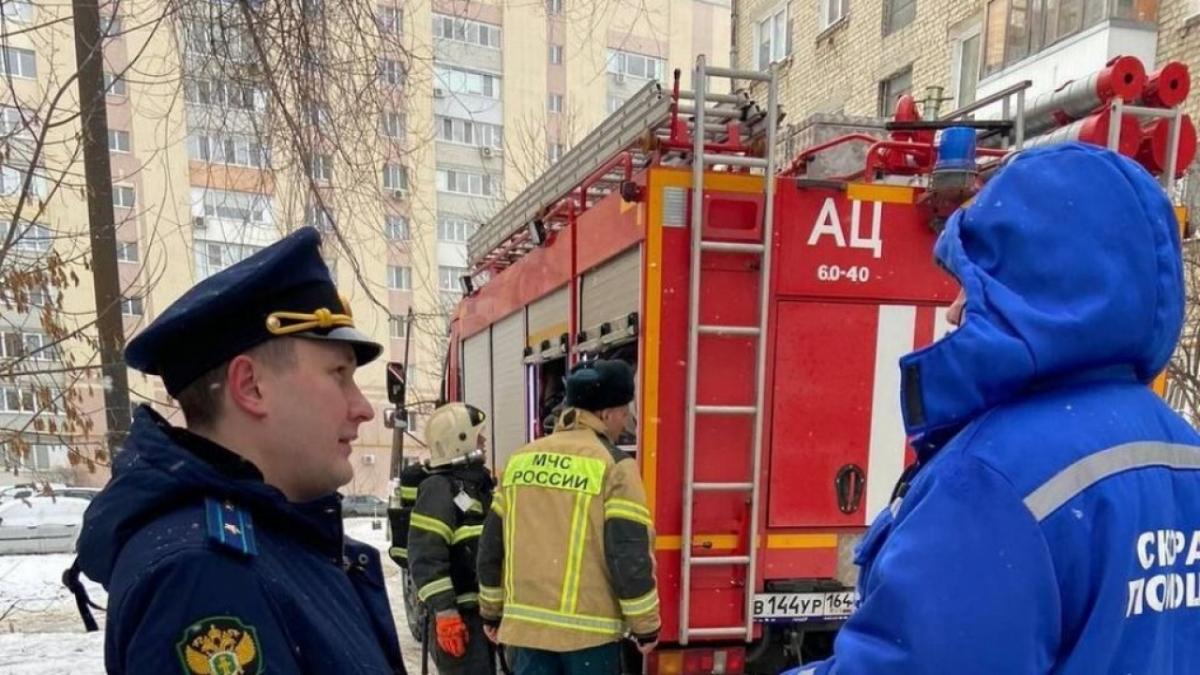 На пожаре в Заводском районе Саратова пострадали 2 взрослых и ребенок 