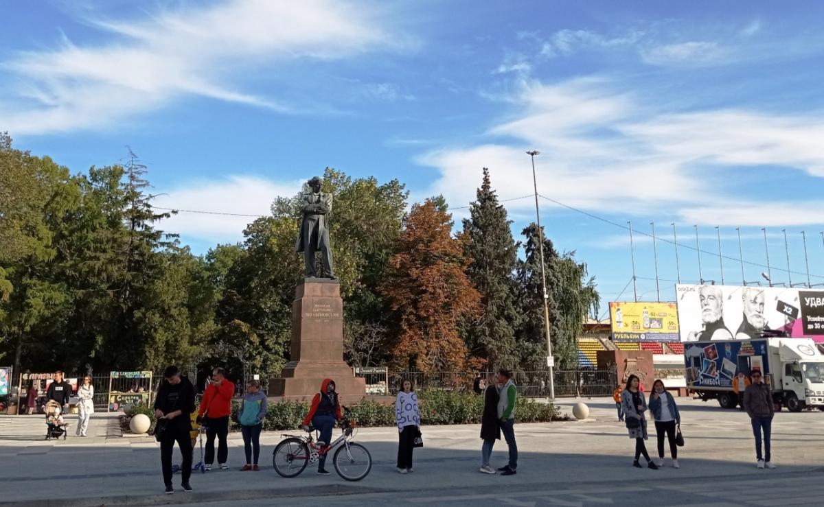 Маркетолог запустил фейк об установке памятника Labubu в Саратове