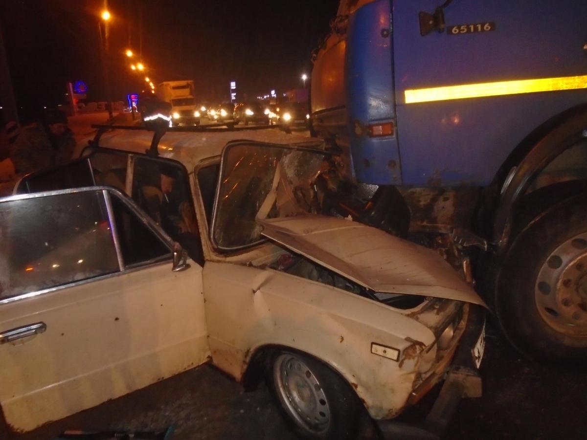 В Энгельсе произошло массовое ДТП с участием КАМАЗа – много пострадавших