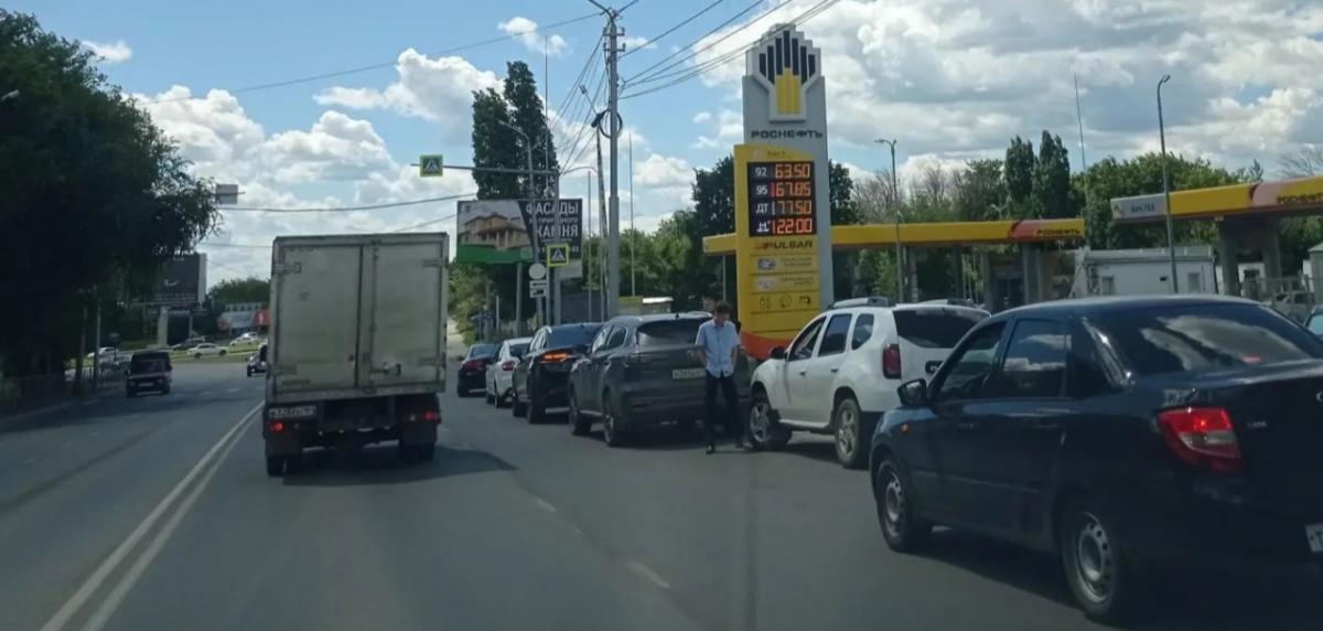 Депутат Буланов высказался о топливном кризисе и штрафах за очереди на АЗС