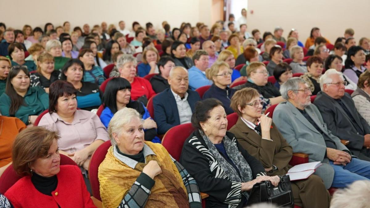 Губернатор Бусаргин обсудил с жителями развитие Ровенского района