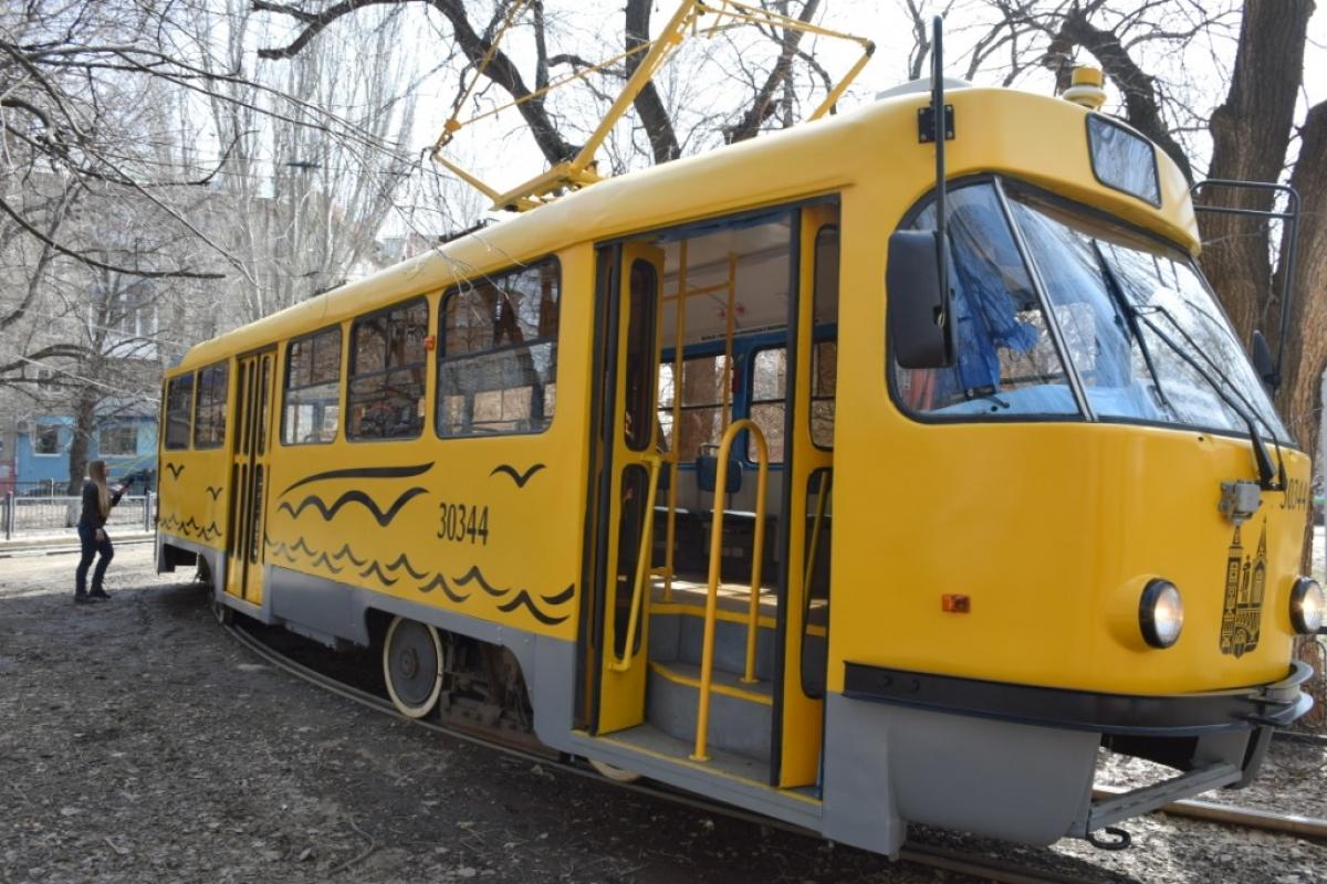 «Пусть губернатор прокатится на таком в жару»: саратовцы жалуются на трамваи - СГЭТ отвечает