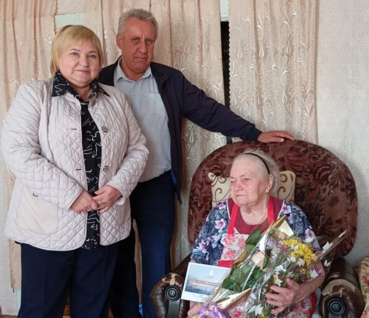Труженица тыла из Саратовской области отметила 102-летие