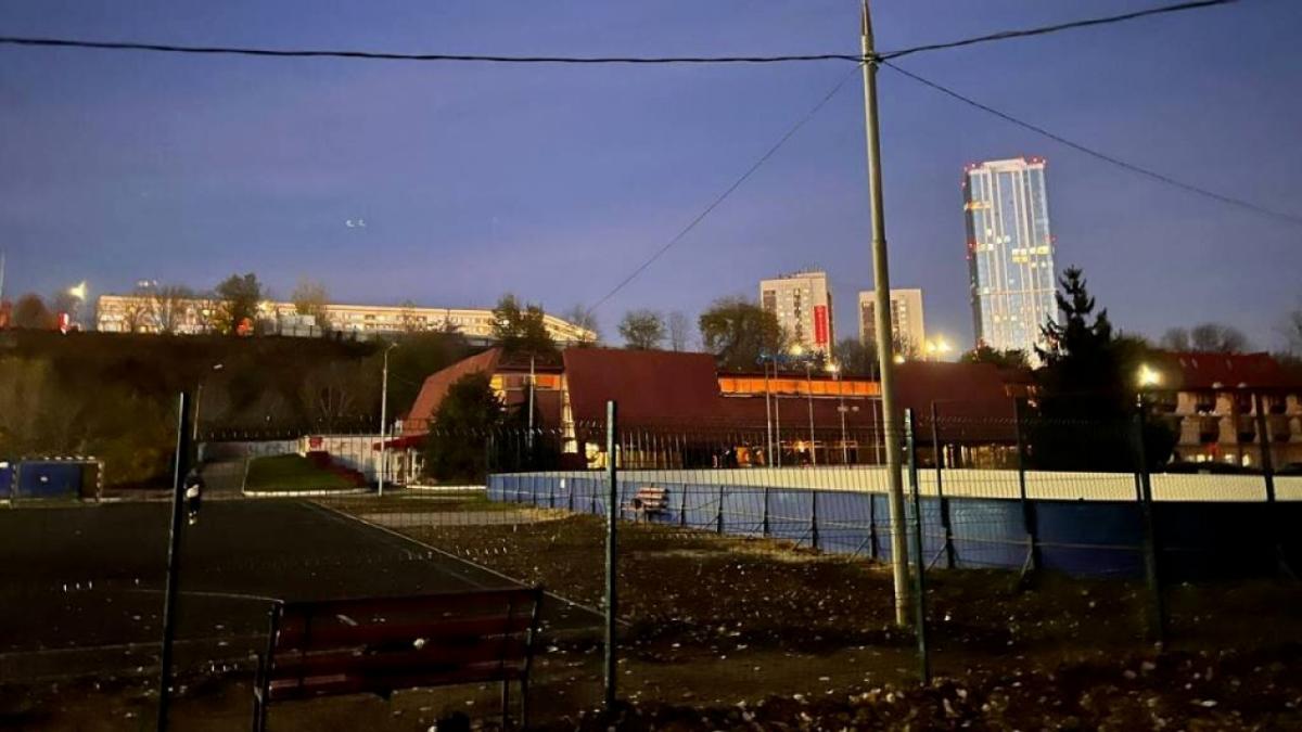 Чиновники ответили на жалобу саратовцев об отсутствии освещения у ФОК «Звездный»