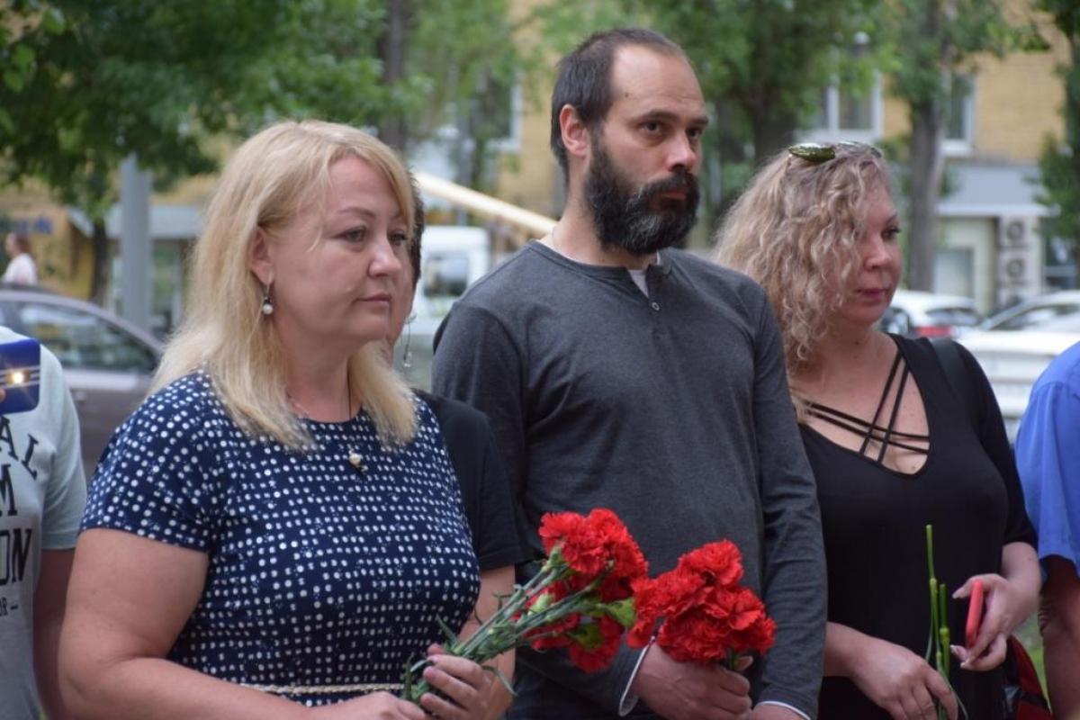 В память о погибшем на Украине подполковнике Савченко в Саратове открыли мемориальную доску