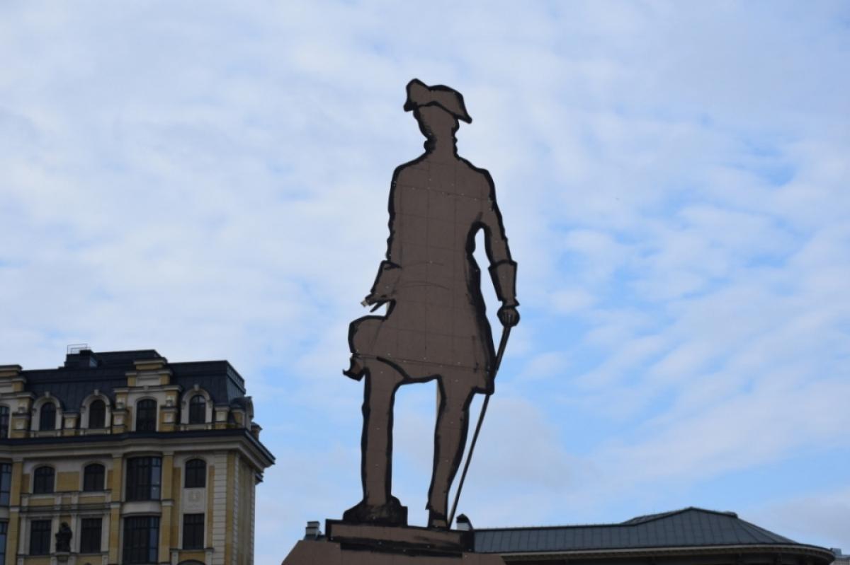 Михаил Исаев сообщил, что Петр I уже в гипсе