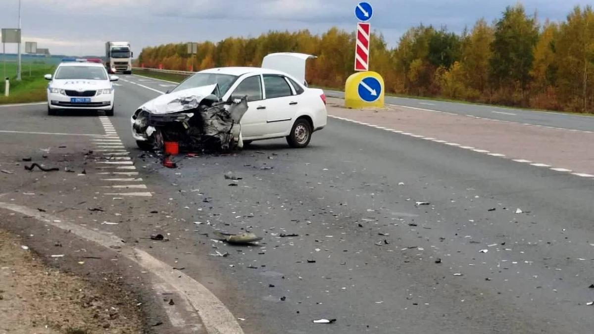 В Балашовском районе не разошлись «Хундай» и «Лада Гранта» - пострадали двое