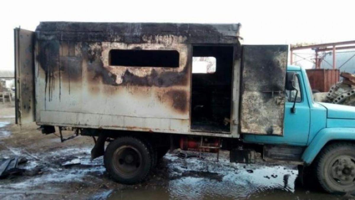 «Каменный век» в Саратовской области: машины коммунальных служб отапливаются дровами и сгорают