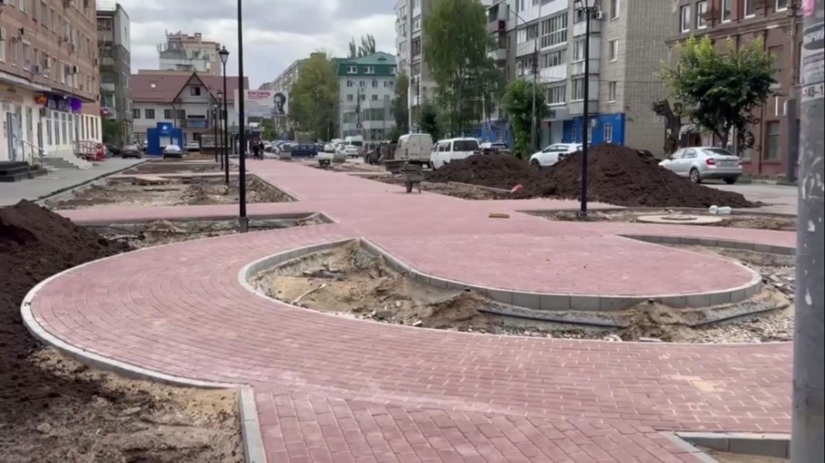 В Энгельсе в июле откроют сквер с плиткой и фонарями по федеральному проекту