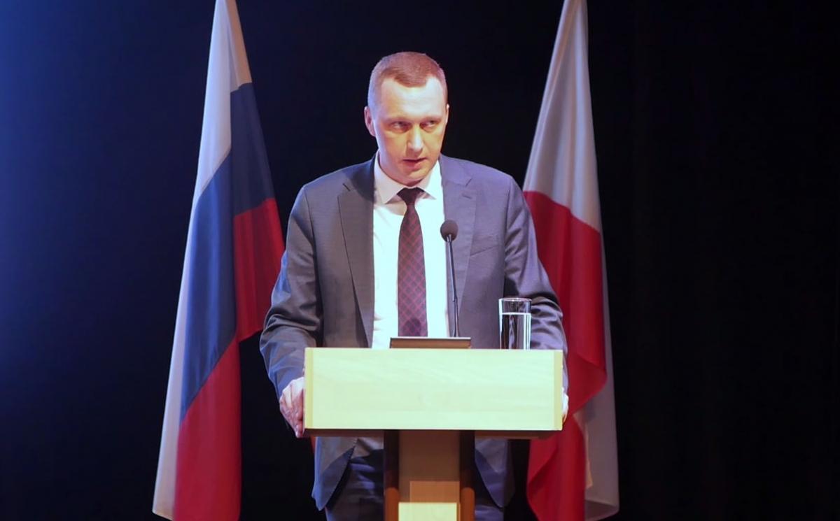 «Обхаживайте их и ползайте ужом»: Бусаргин объяснил балаковским чиновникам, как завлекать инвесторов