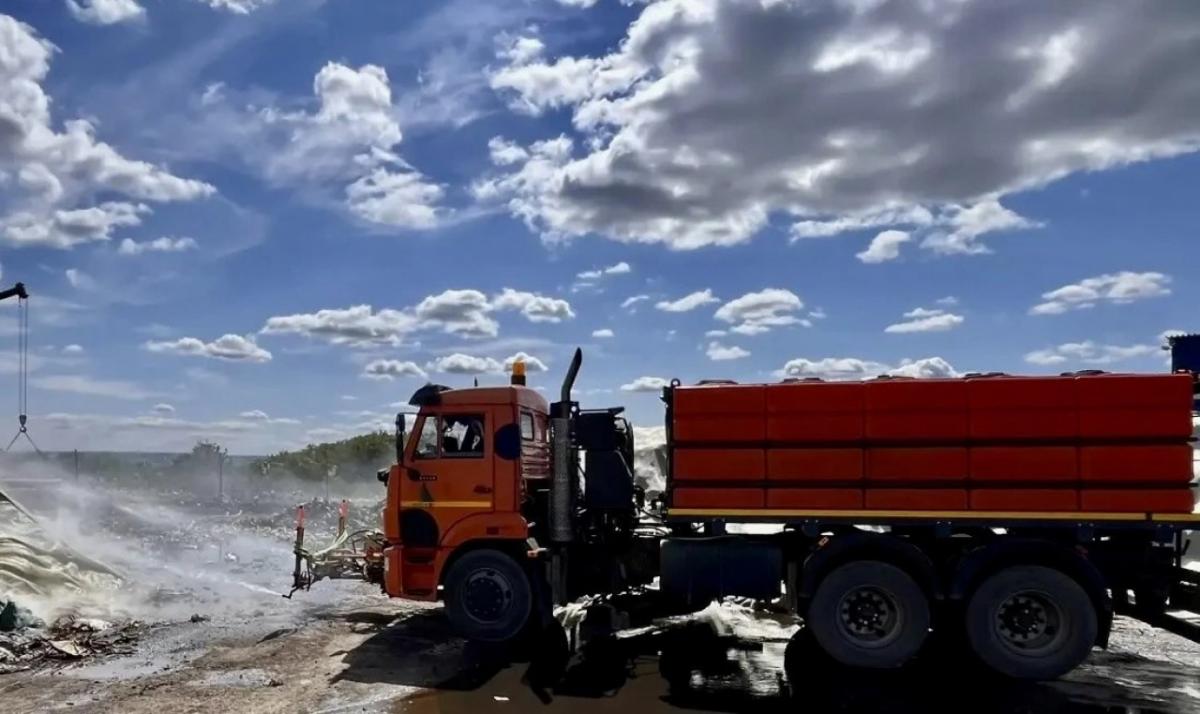 На тушение мусорного полигона в Елшанке выделена дополнительная техника