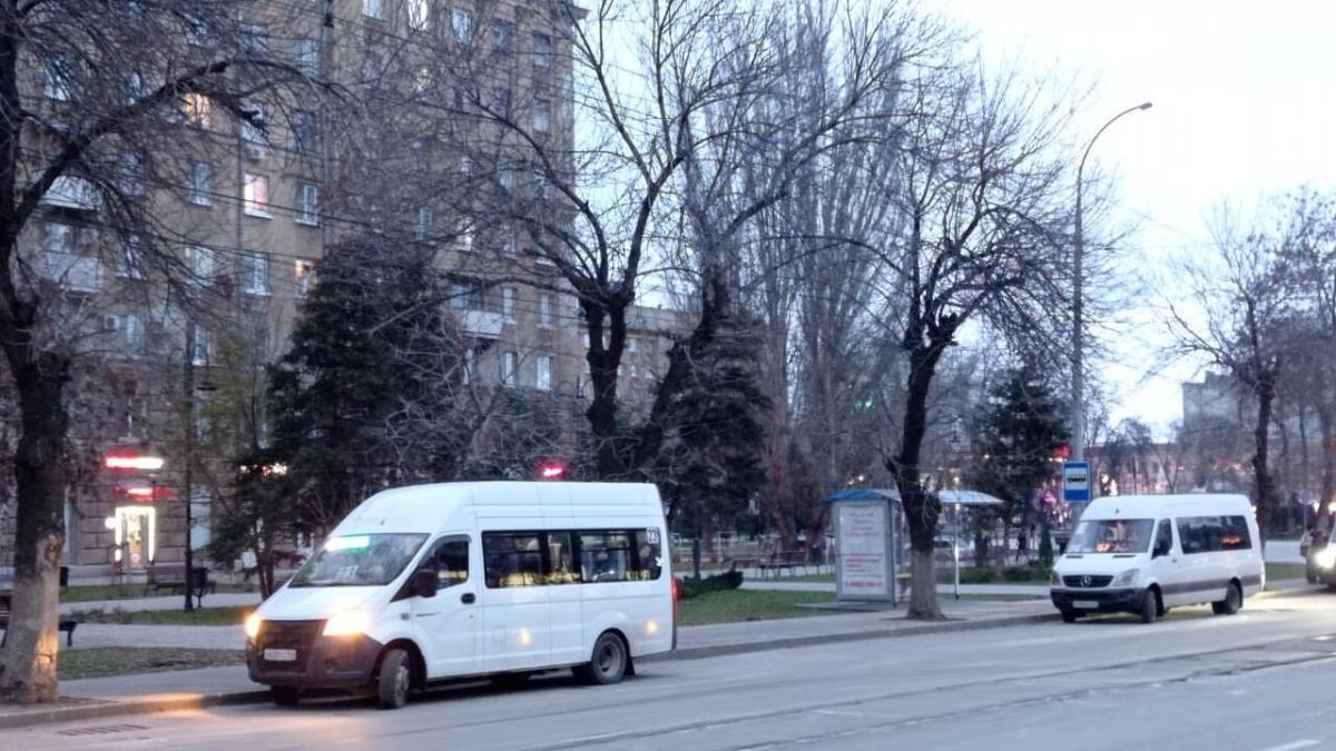 Жители Солнечного пожаловались на невозможность уехать из центра города в поселок