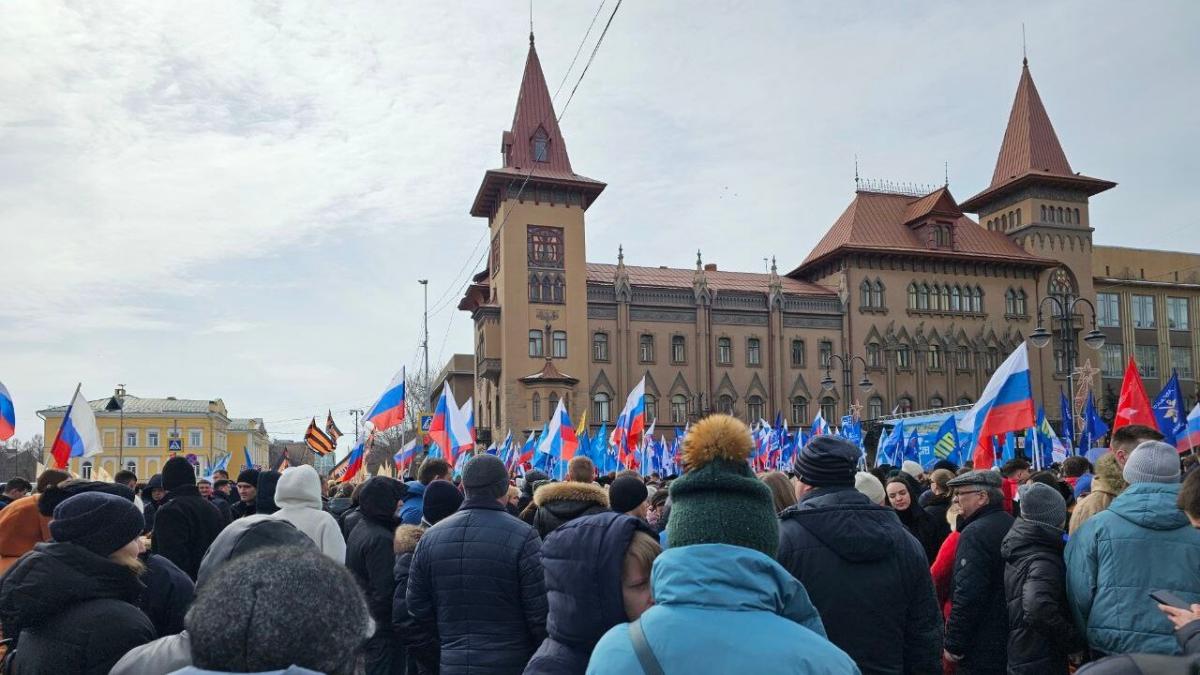 В Саратове проходит митинг в честь воссоединения Крыма с Россией