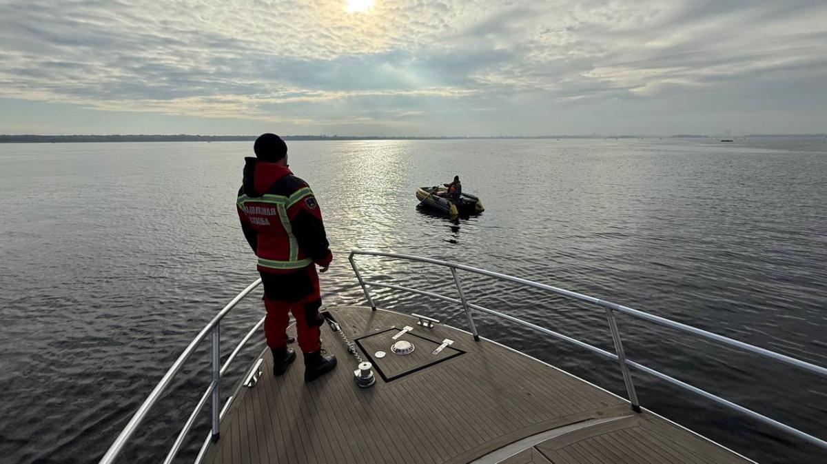 Саратовские спасатели провели беседы с рыбаками и владельцами лодок
