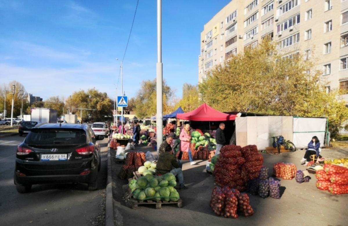 «Сделайте что-нибудь!»: саратовцы просят власти убрать незаконный рынок