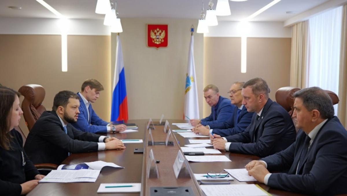 Бусаргин обсудил с главой Росавиации увеличение полетов из Саратова