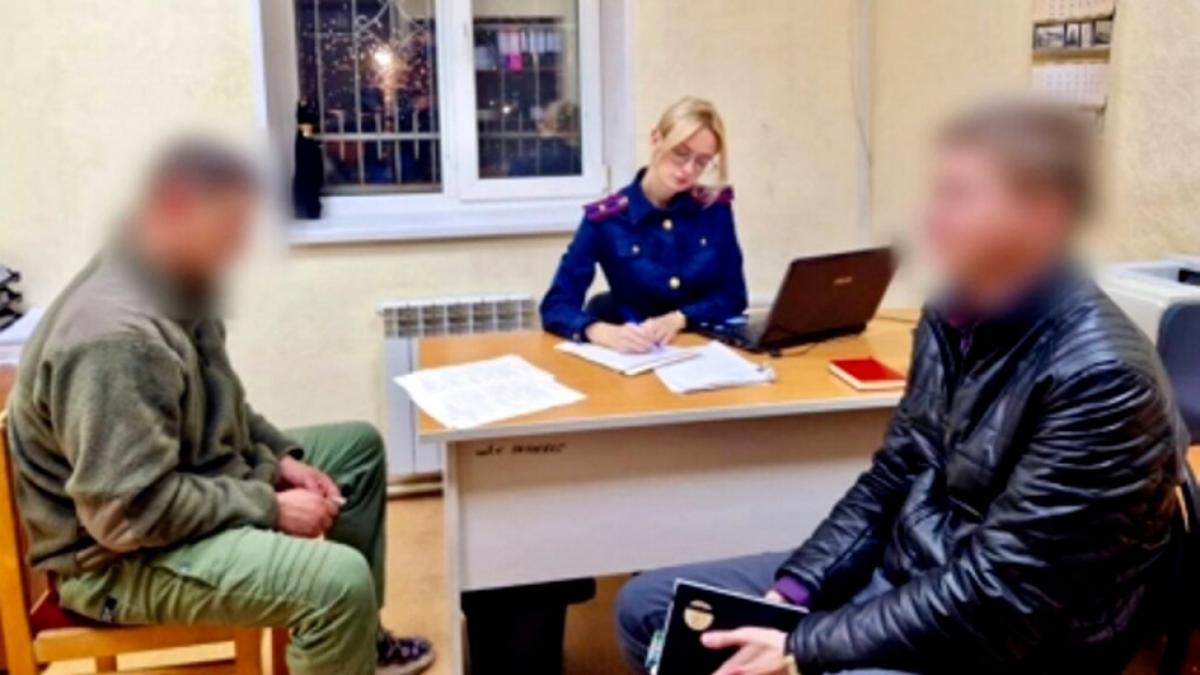 Саратовец получил 4 года за избиение жены и малолетней дочери кулаками и палкой