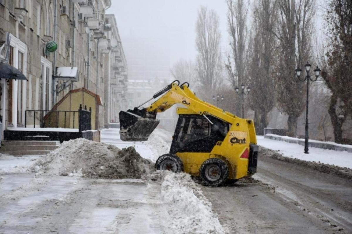 Ода снег. Очистка тротуаров от снега трактором. Фото и видео.